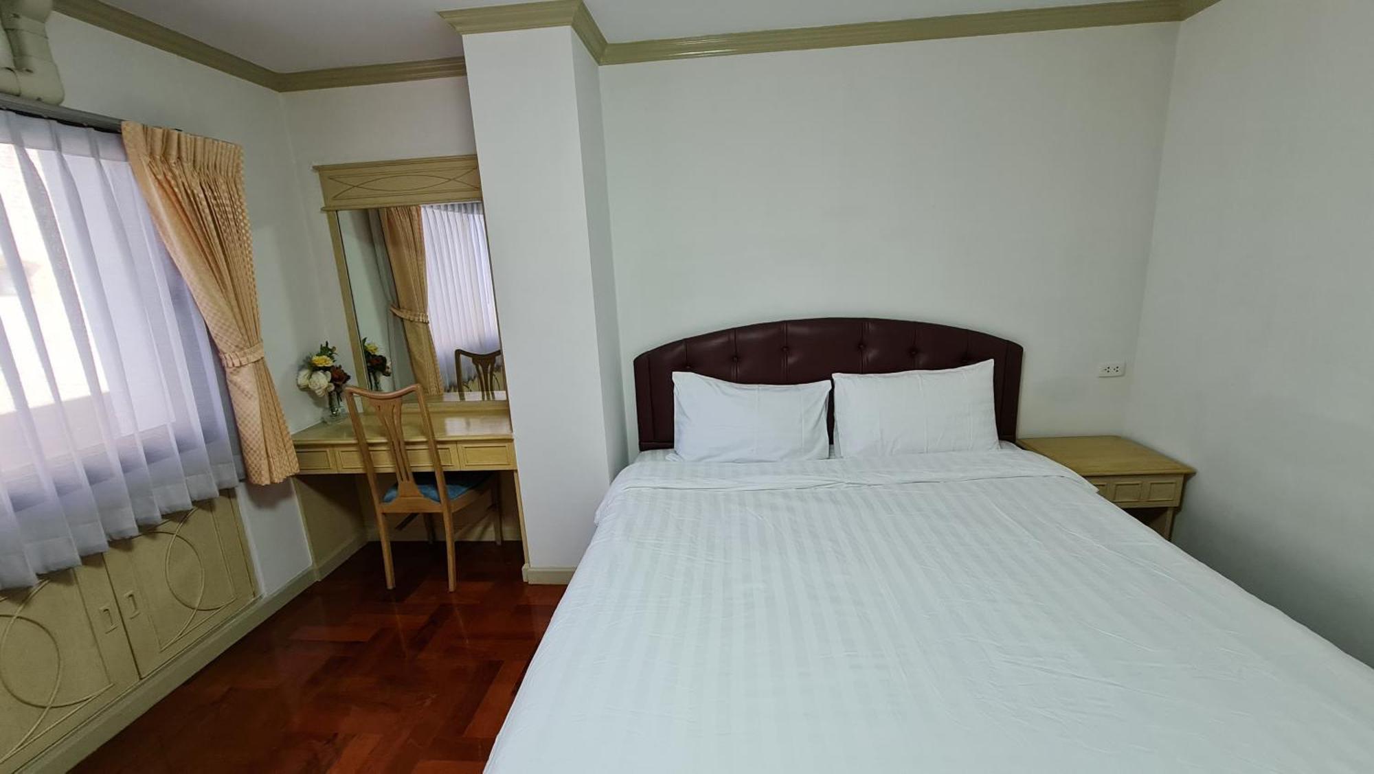 Service Thong Lo Ekkamai Prompong Apartment Bangkok