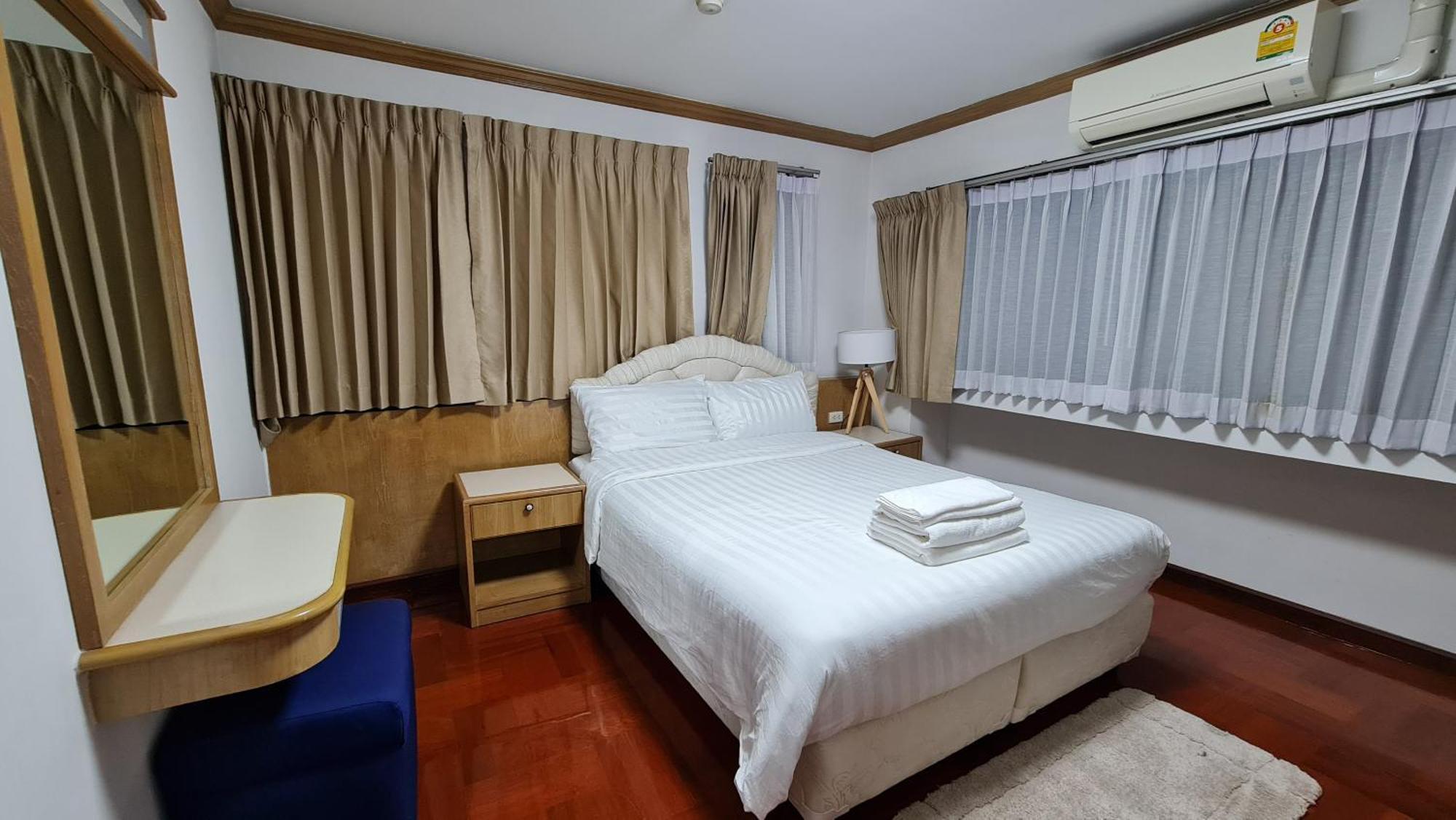 Service Thong Lo Ekkamai Prompong Apartment