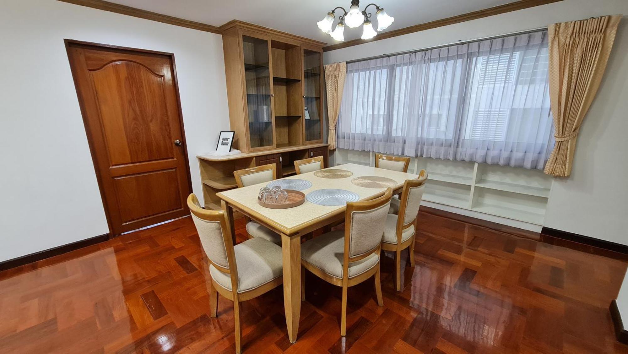 Service Thong Lo Ekkamai Prompong Apartment Bangkok