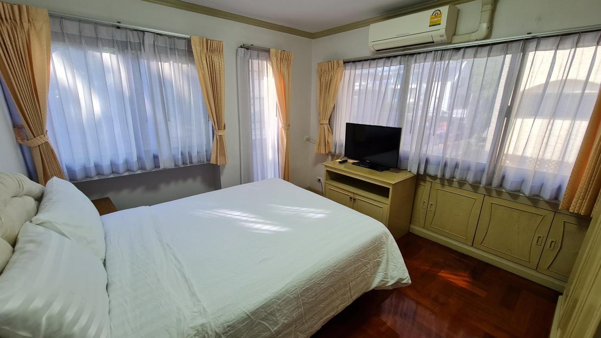 Service Thong Lo Ekkamai Prompong Apartment Bangkok