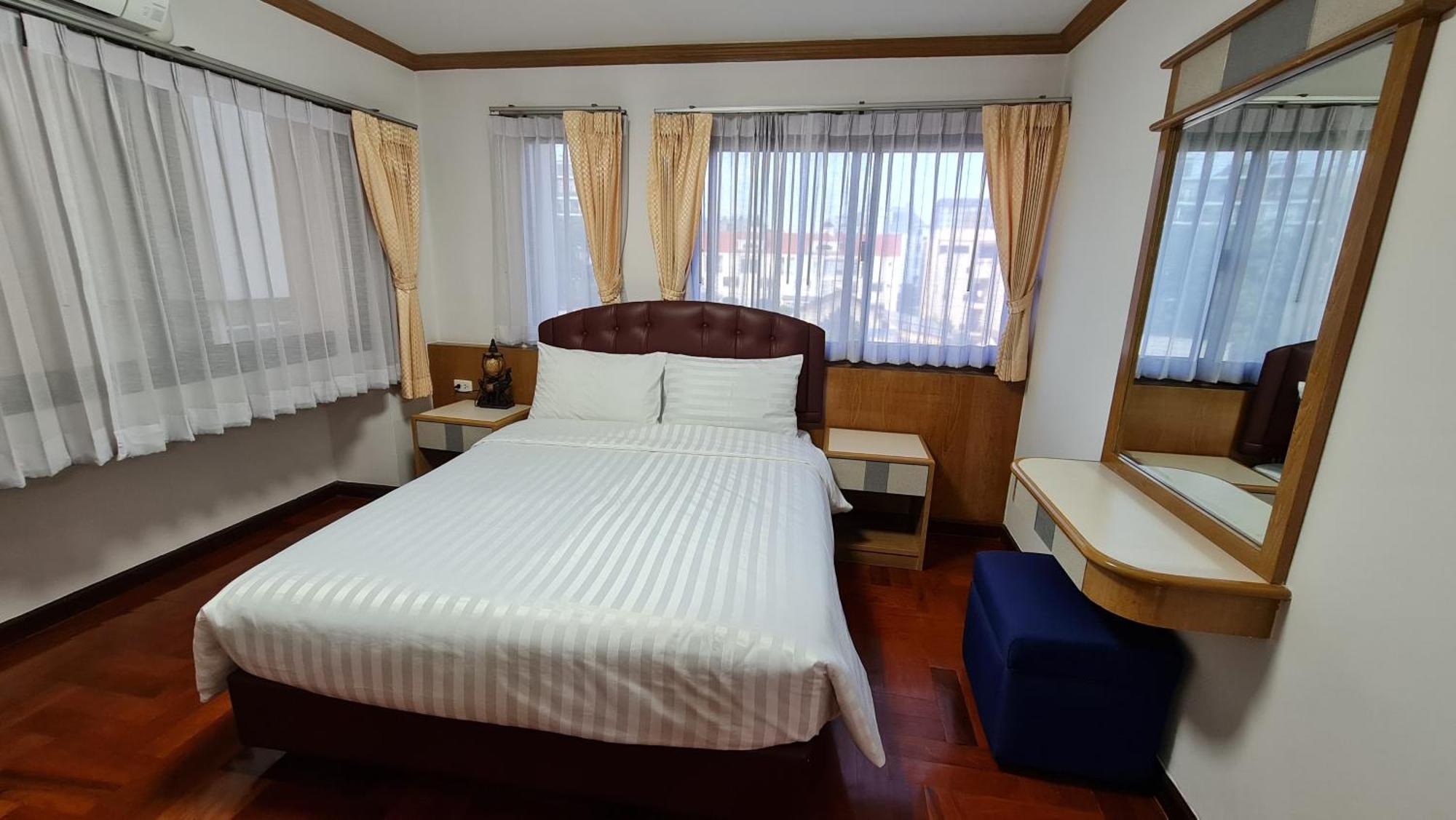 Service Thong Lo Ekkamai Prompong Apartment Bangkok