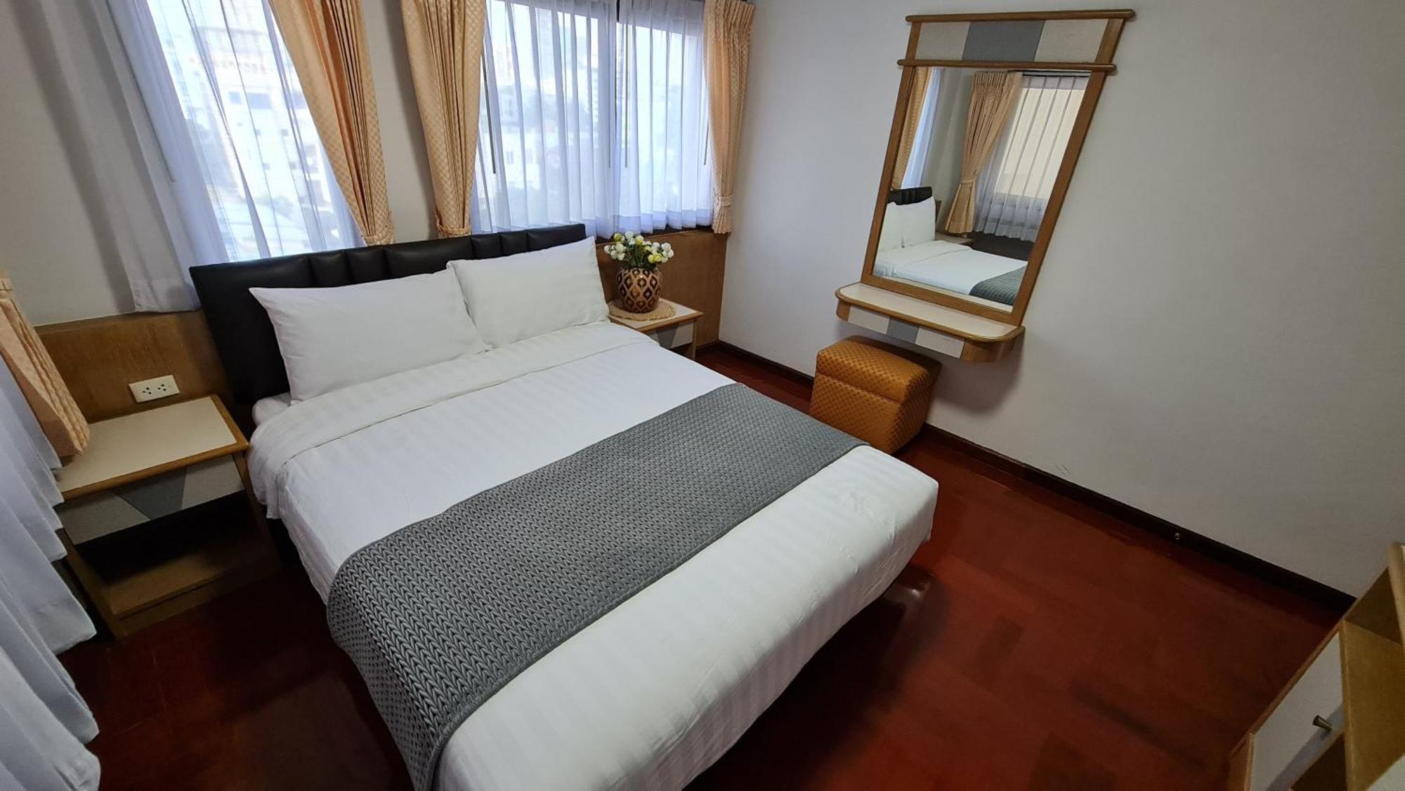 Service Thong Lo Ekkamai Prompong Apartment *